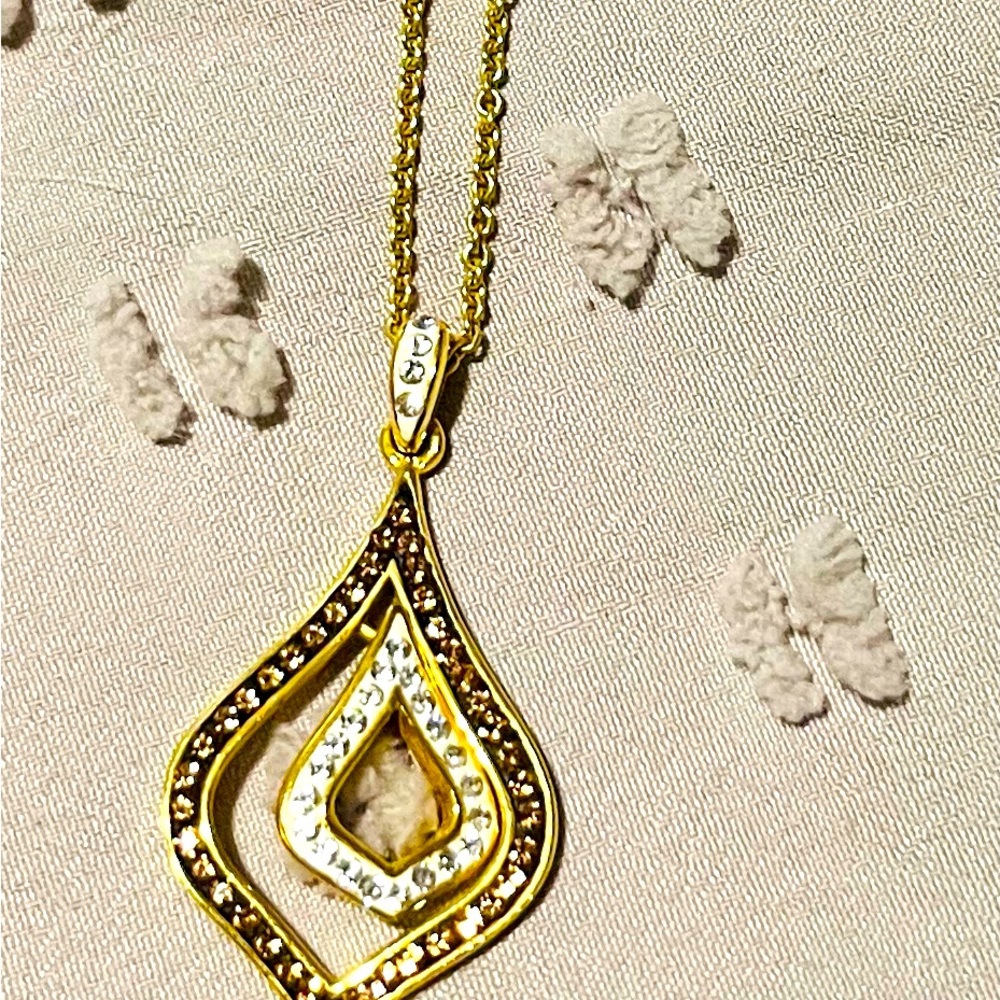 Necklace and earring set of chocolate diamonds